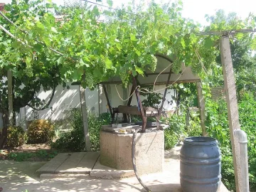 Извадиха мъж от 32-метров кладенец