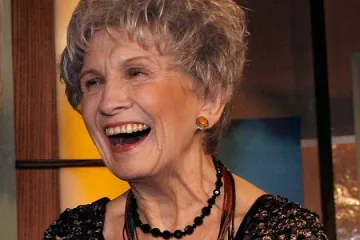  Алис Мънро спечели Нобеловата награда за литература