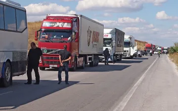 Блокадата от тирове стигна Любимец
