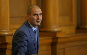 Човек на Меркел ще брани Цветанов