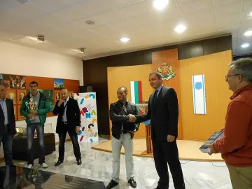 Владо Вълев с почетен плакет на Варна