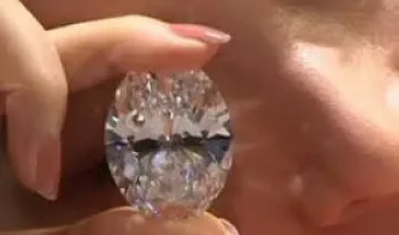 Продадоха бял диамант за $30 млн.