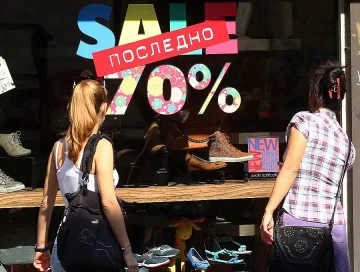 НСИ: Съживява се търговията с храни, дрехи и обувки 