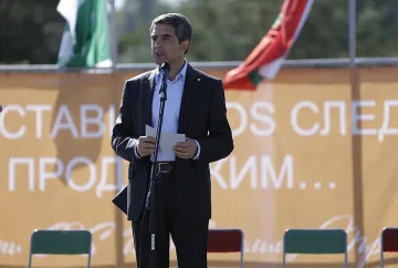 До 5 г. 30 хил. души с работа в сектора с автомобили