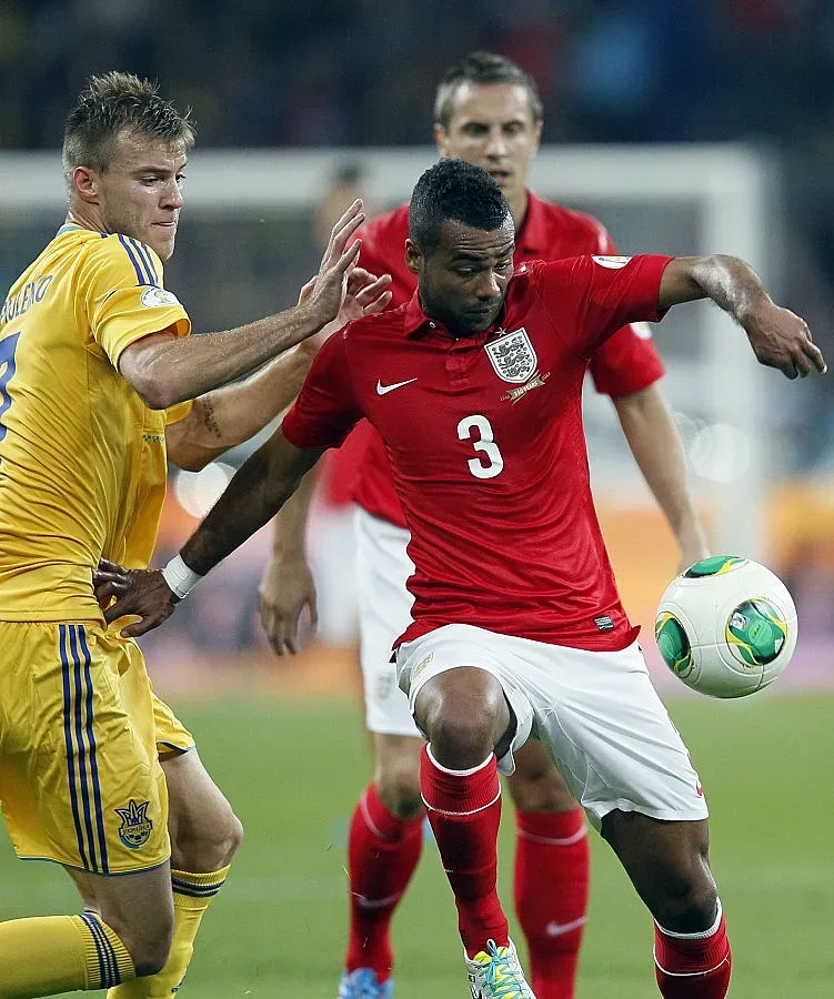 Англия без Ашли Коул за квалификацията с Черна гора