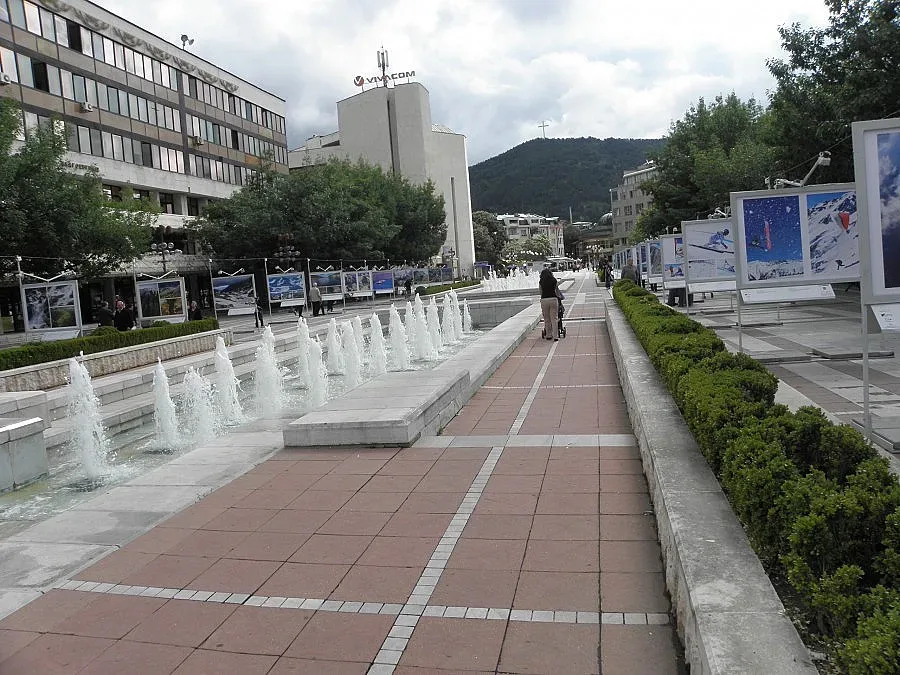 Благоевград се грижи за 300 деца в риск