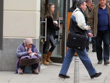 Бедност заплашва половината българи