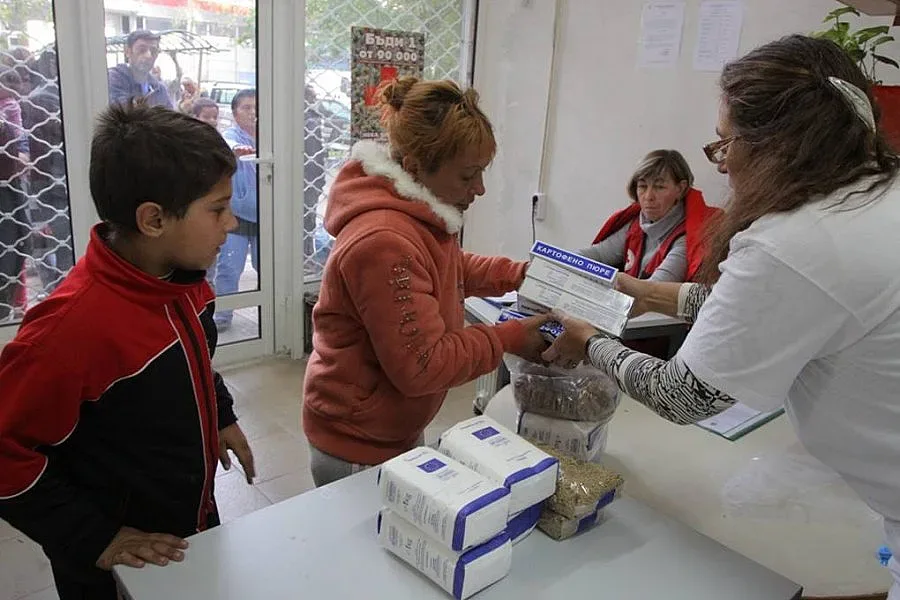 Роми се биха за помощи и декодери