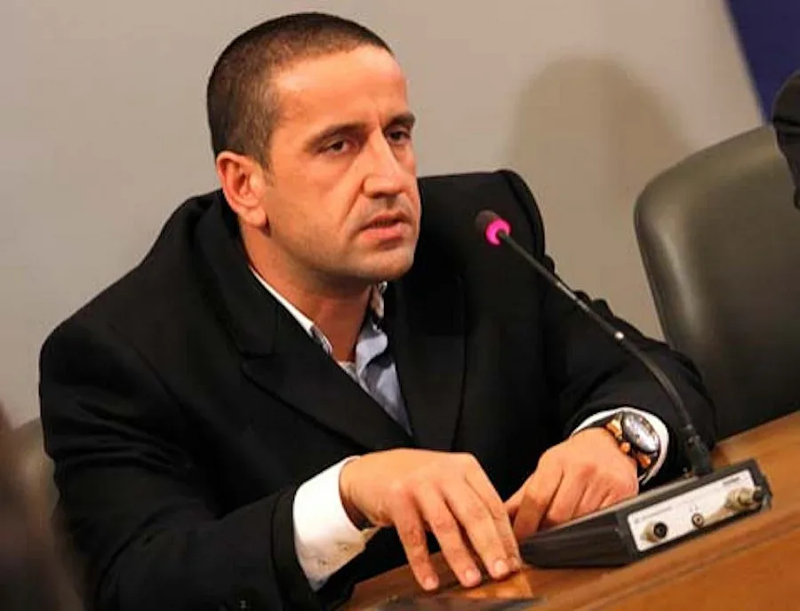 „Сладурът" Харизанов и още двама са в ареста