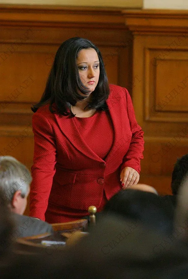 Павлова: Държавата се държи на един фикус