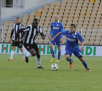 "Черноморец" пусна котва