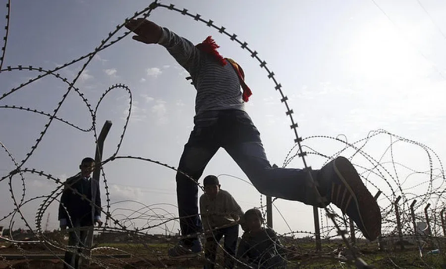 Турция строи стена срещу бежанците от Сирия