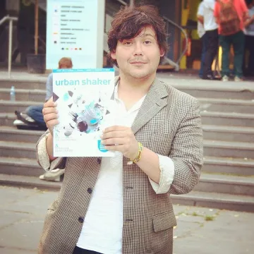 Симон Боном представя изложбата "Да достигнеш Кърджали"