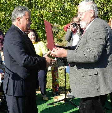 Кмет окичи германец с медальон за заслуги