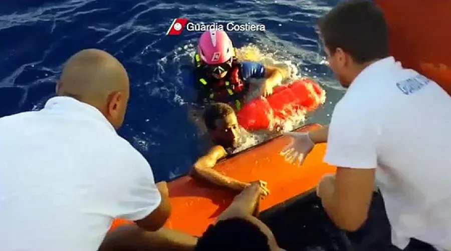 В Лампедуза почетоха удавилите се имигранти