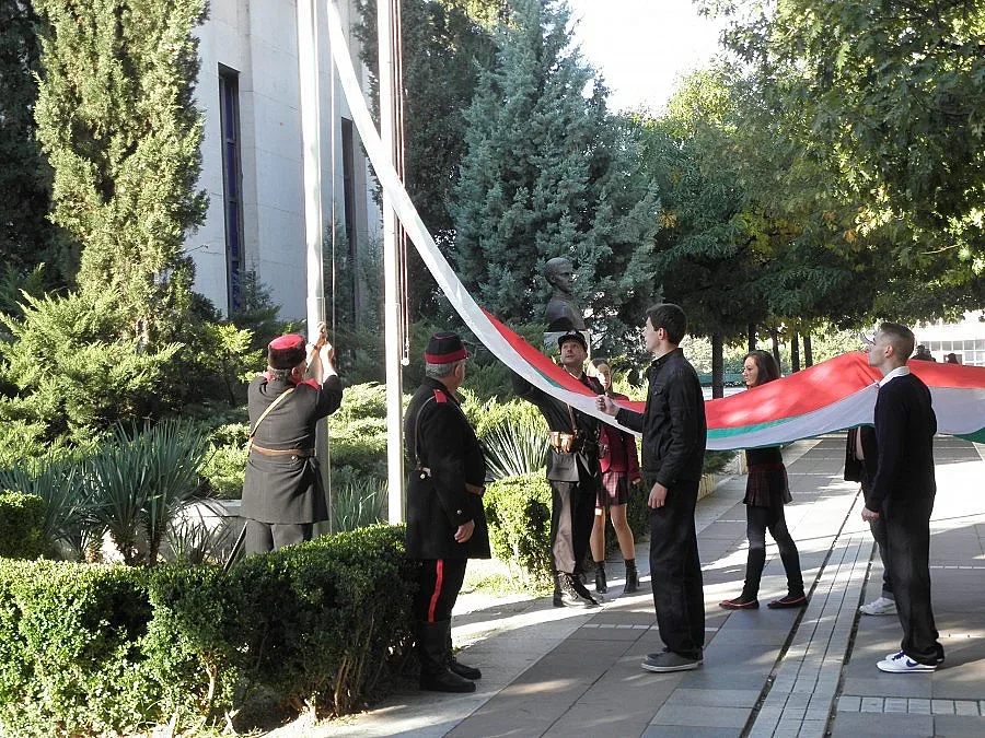 Концерт и заря за 101 години свобода