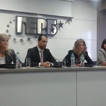 ГЕРБ плътно за задължителната забавачка за петгодишните