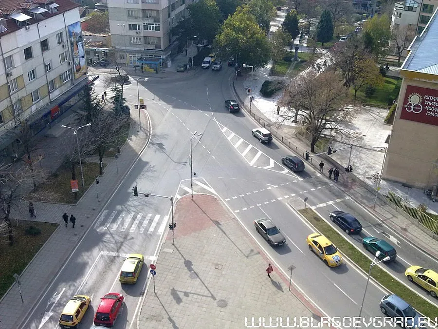 Шофьор блъсна баба на пътя и избяга