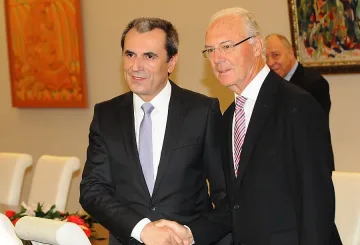 Орешарски: Държавата трябва да търси как да помогне на футбола