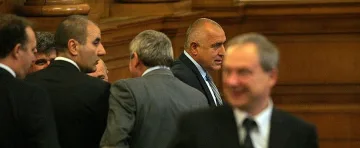 ГЕРБ вдигали двойно заплати на чиновници