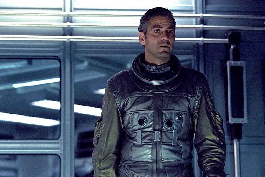 Клуни спасява Бълок в Космоса