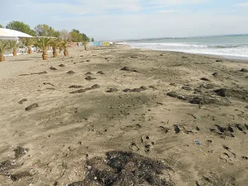 Буря отнесе южните плажове