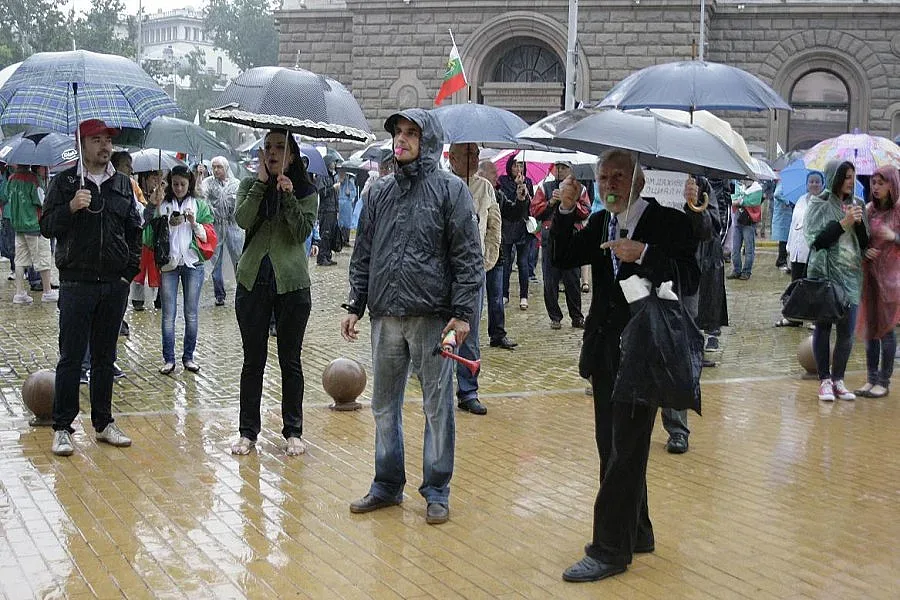 Протест под дъжда в ден 111