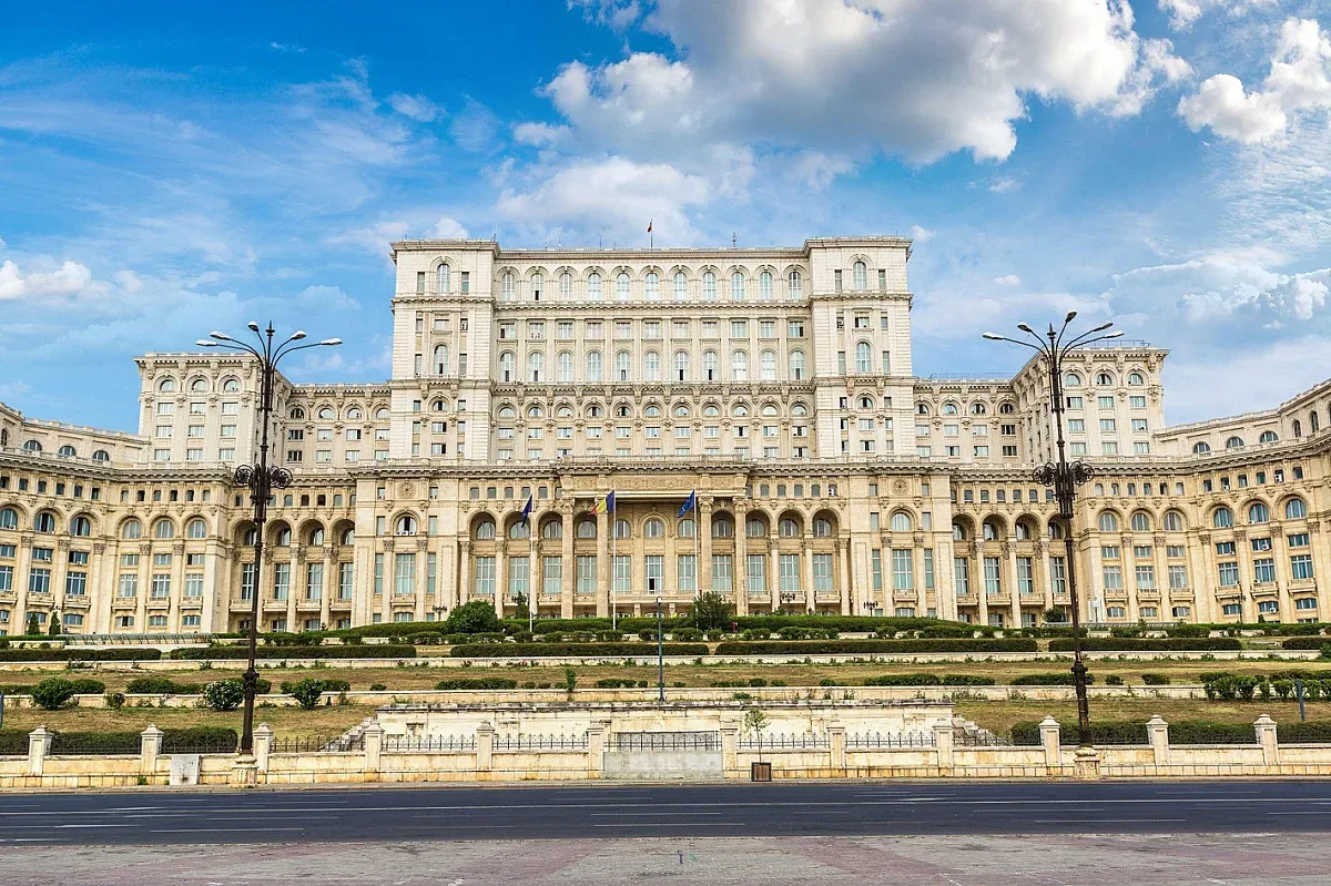 Пожар в парламента на съседна държава! Подпалвачът избяга