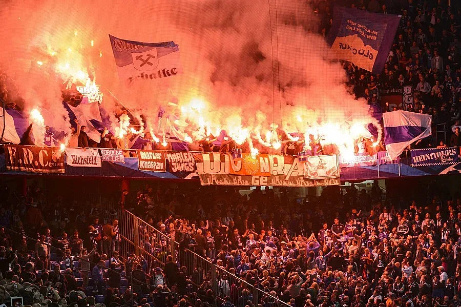 Стрелят по фенове в Базел