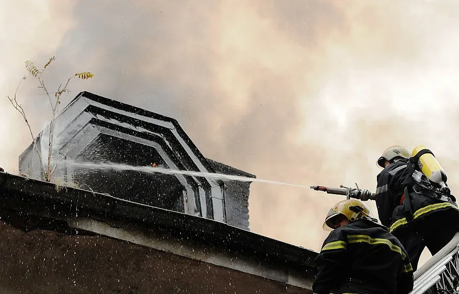 Пожарът в центъра на София е изгасен