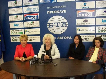 Дами даряват алея жълти рози за празника на Стара Загора