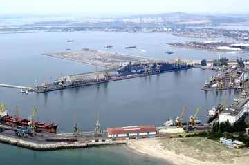 Бургас посреща първия пасажер с 2000 туристи на борда