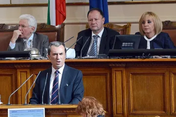 Правителството децентрализира здравната каса