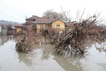 Рухна 40 метрова стена в Кайнарджа 