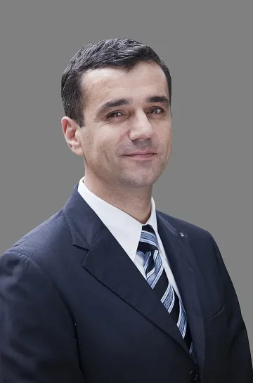 Илиян Михов застава начело на INSEAD