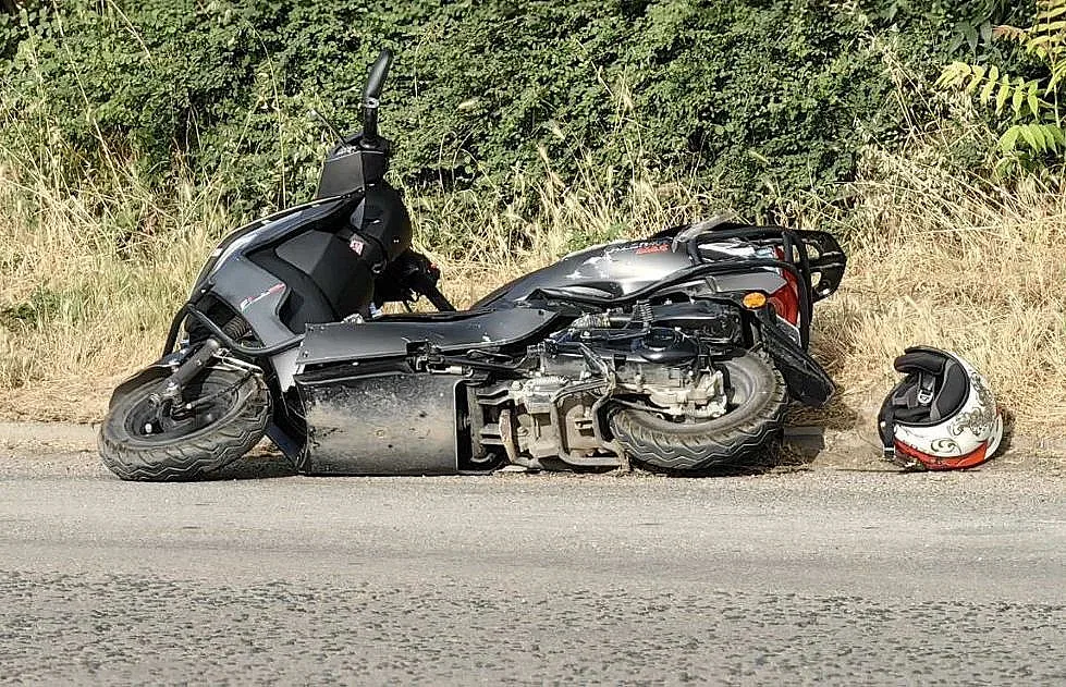 Тежък инцидент в София! Моторист помете пешеходци