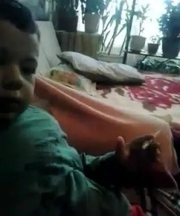 Баща издаде майката на пушещите хлапета