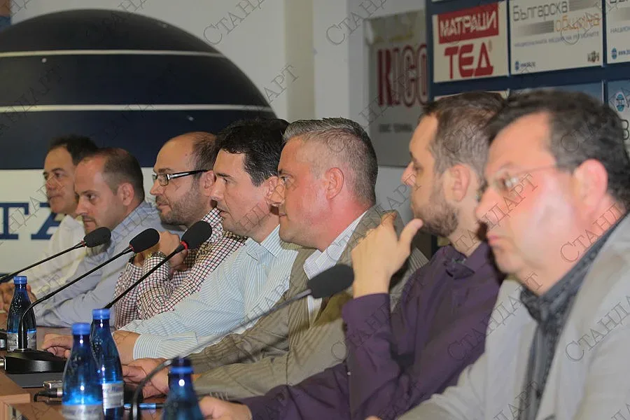 Сините искат дясна партия, не коалиция