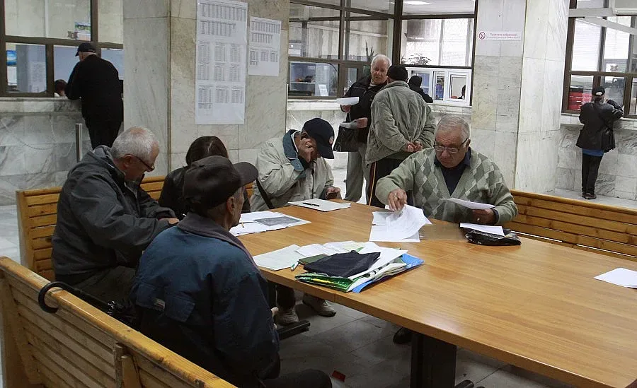 50 лева коледни за бедните пенсионери