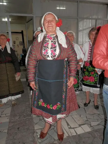 Баби и дядовци си направиха ревю с носии