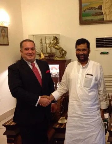 Индийско гуру благослови Бинев