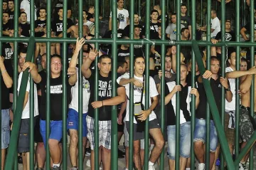 Загреб би тревога за 150 хулигани