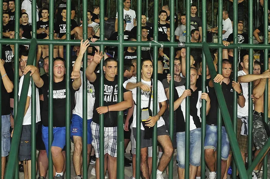 Загреб би тревога за 150 хулигани