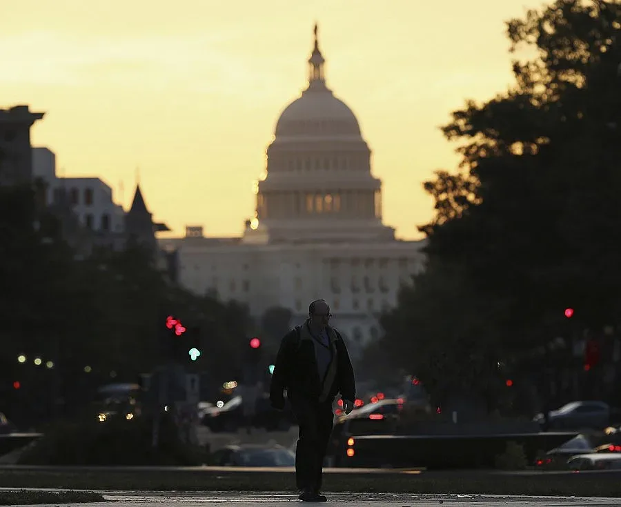 Институциите в САЩ хлопват кепенците