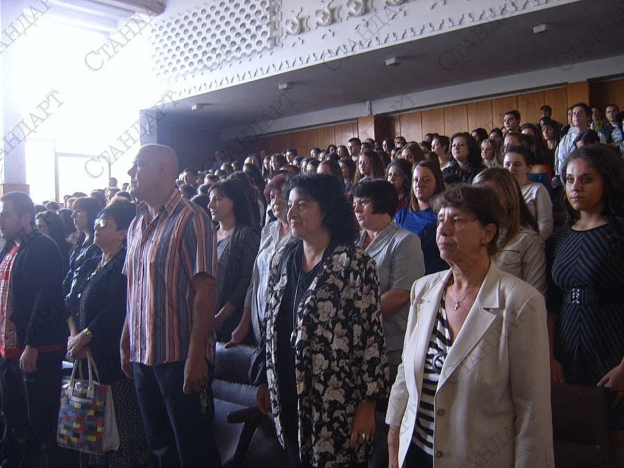 Евродепутат и депутат поздравиха студенти в Кърджали 