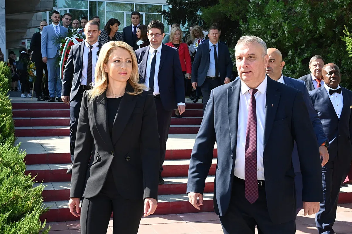 Рая Назарян откри новата академична година в УНСС