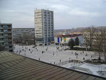 Неизвестен напада и граби жени в центъра на Добрич