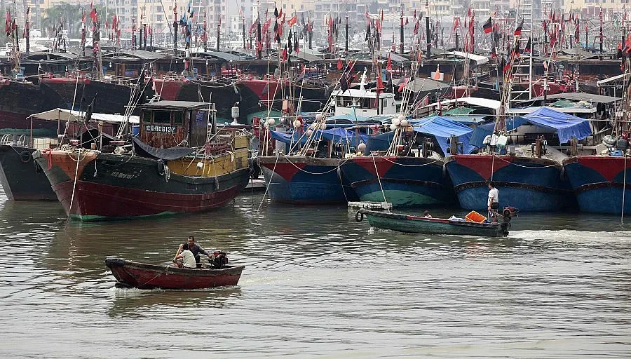 Над 70 души са изчезнали при тайфун в Южнокитайско море