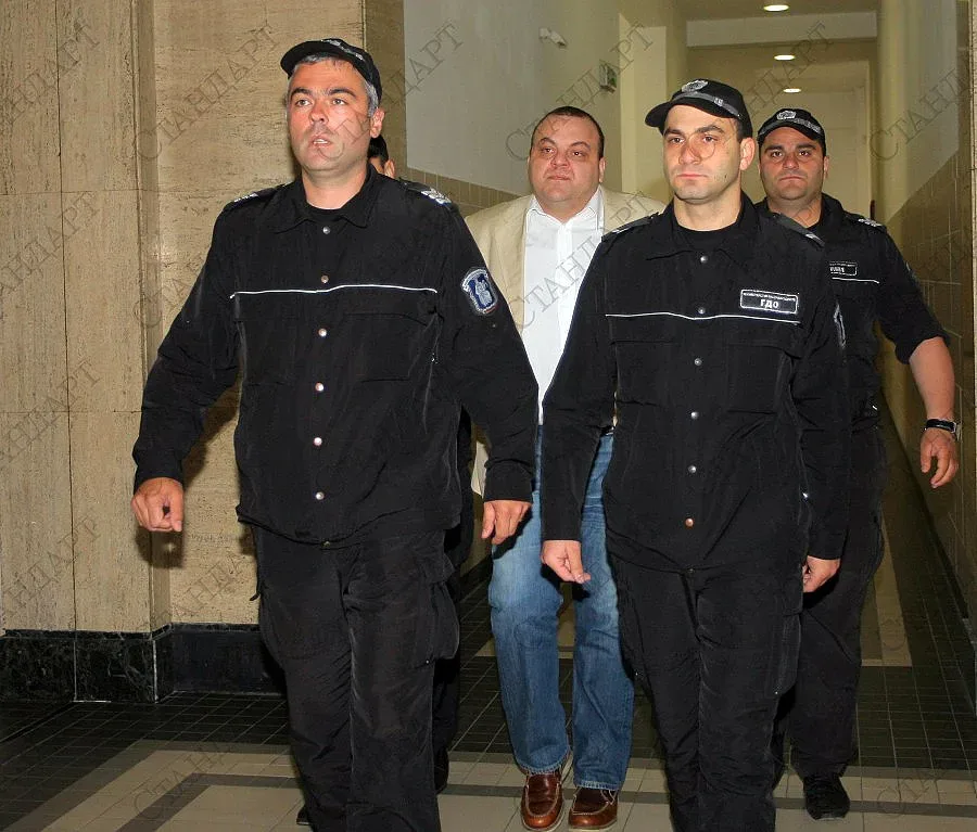 Кокинов брани Чеци в съда