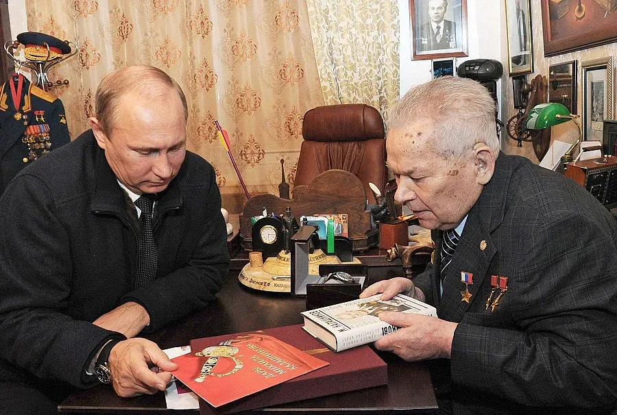 Руски олигарси взеха "Калашников"